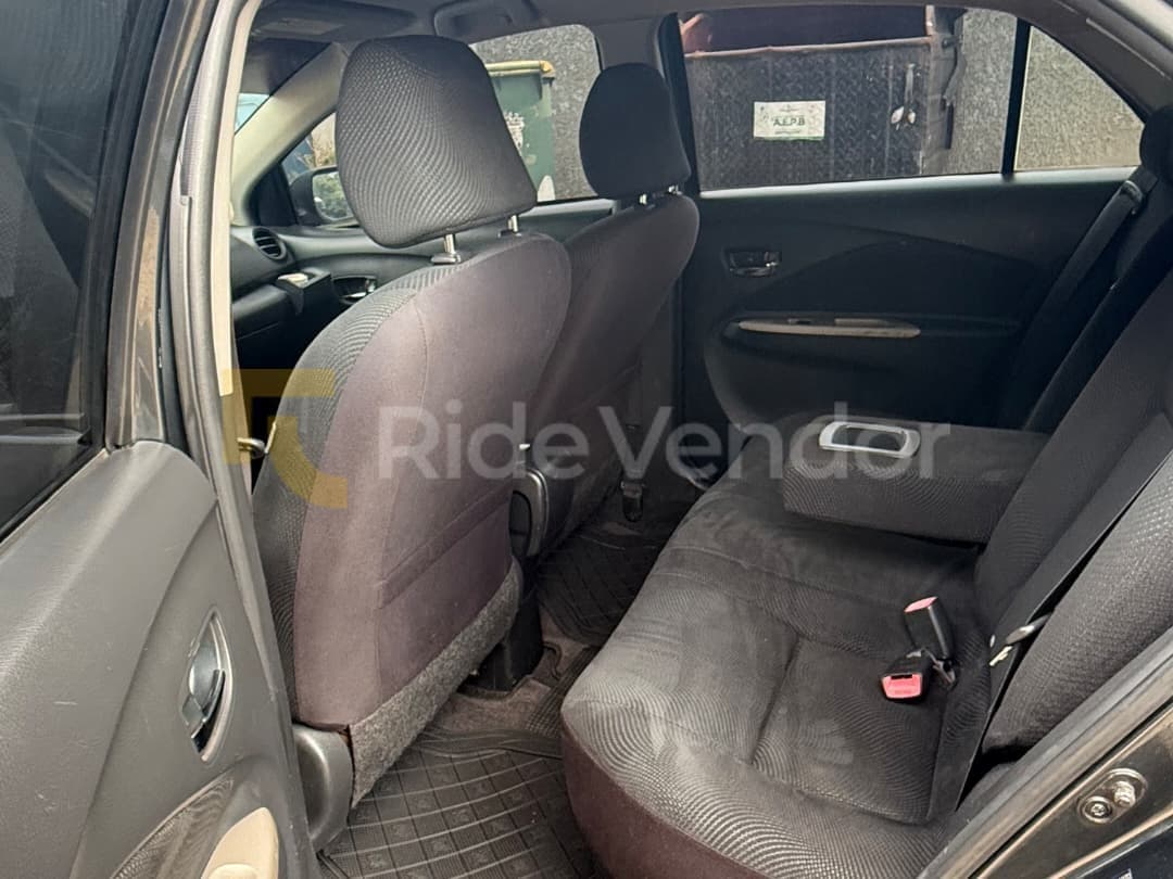 2010 Toyota Yaris — photo 5