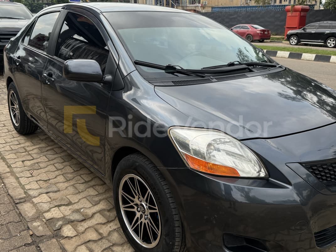 2010 Toyota Yaris — photo 6