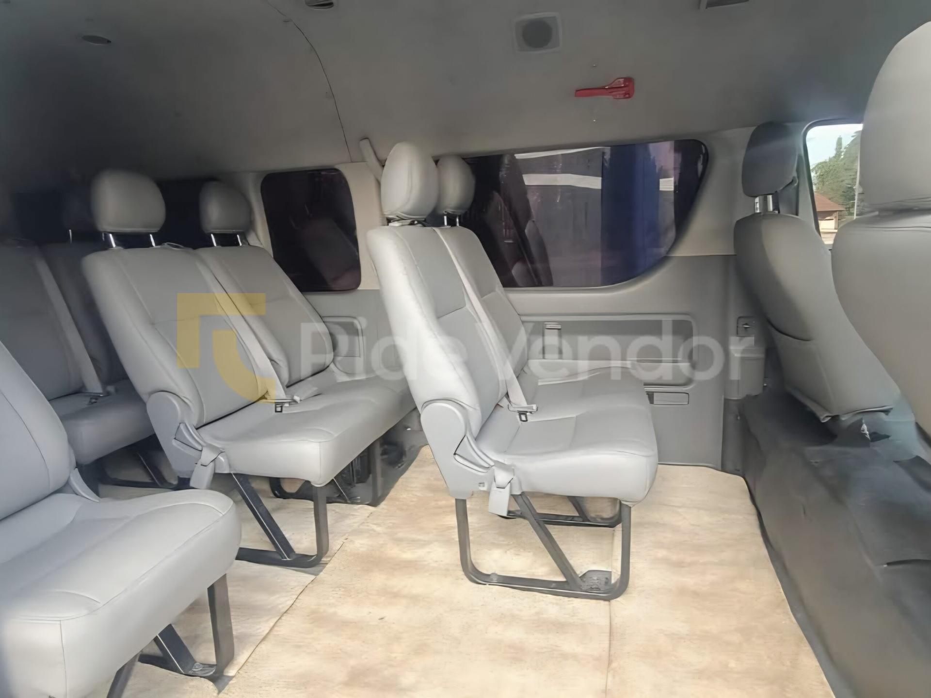 2019 Toyota Hiace — photo 2