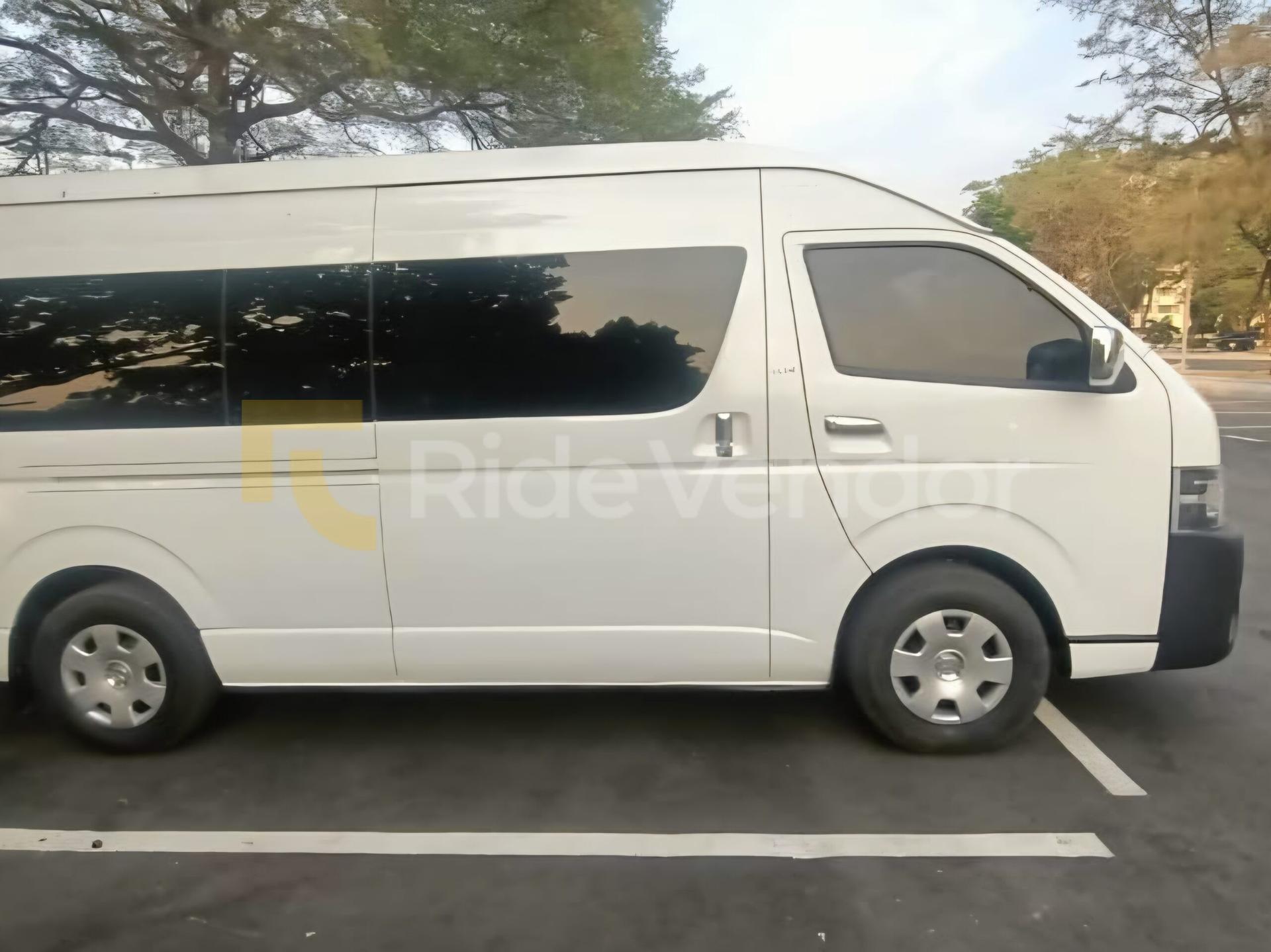 2019 Toyota Hiace — photo 4