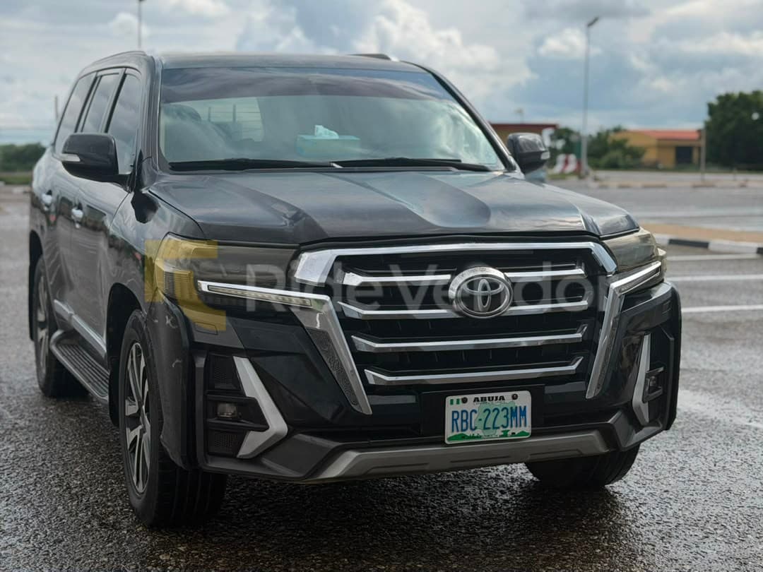 2020 Toyota Land Cruiser — photo 7