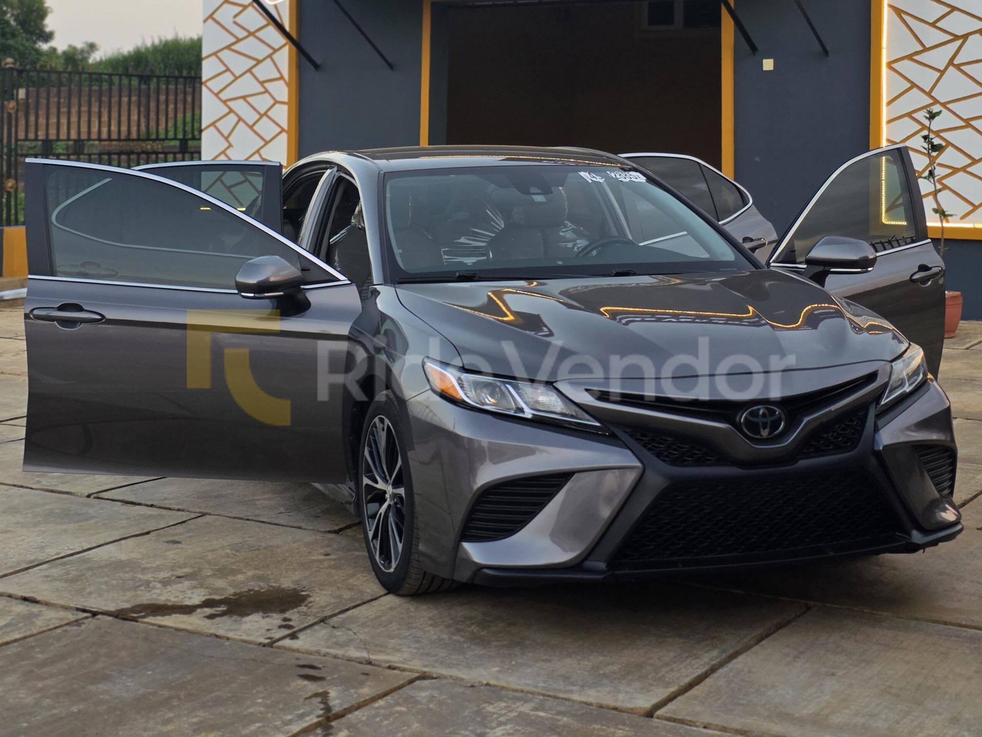 2022 Toyota Camry SE — photo 2