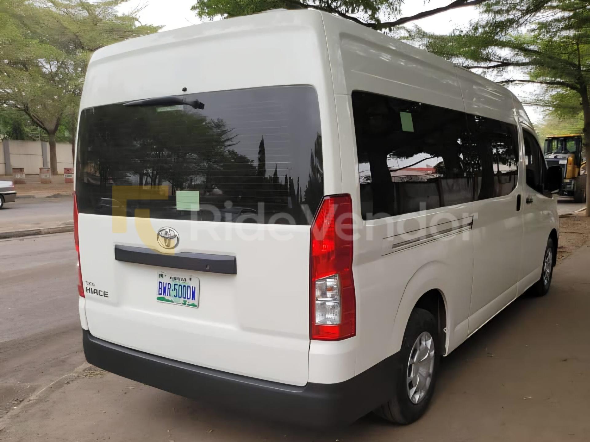 2024 Toyota Hiace Bus — photo 6
