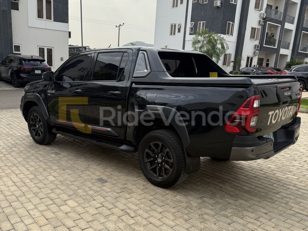 2025 Toyota Hilux Adventure — photo 3