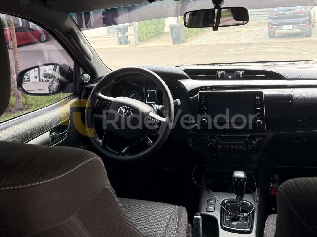 2025 Toyota Hilux Adventure — photo 2