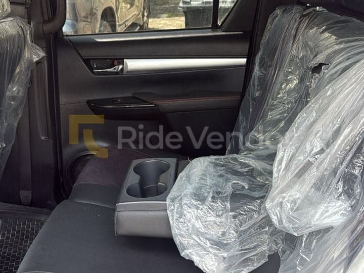 2025 Toyota Hilux GR Sport — photo 3