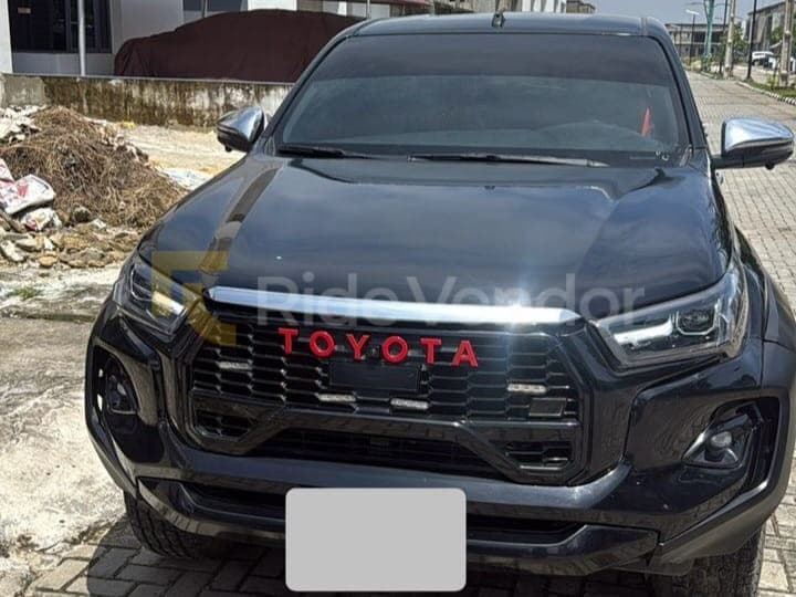2025 Toyota Hilux GR Sport — photo 6