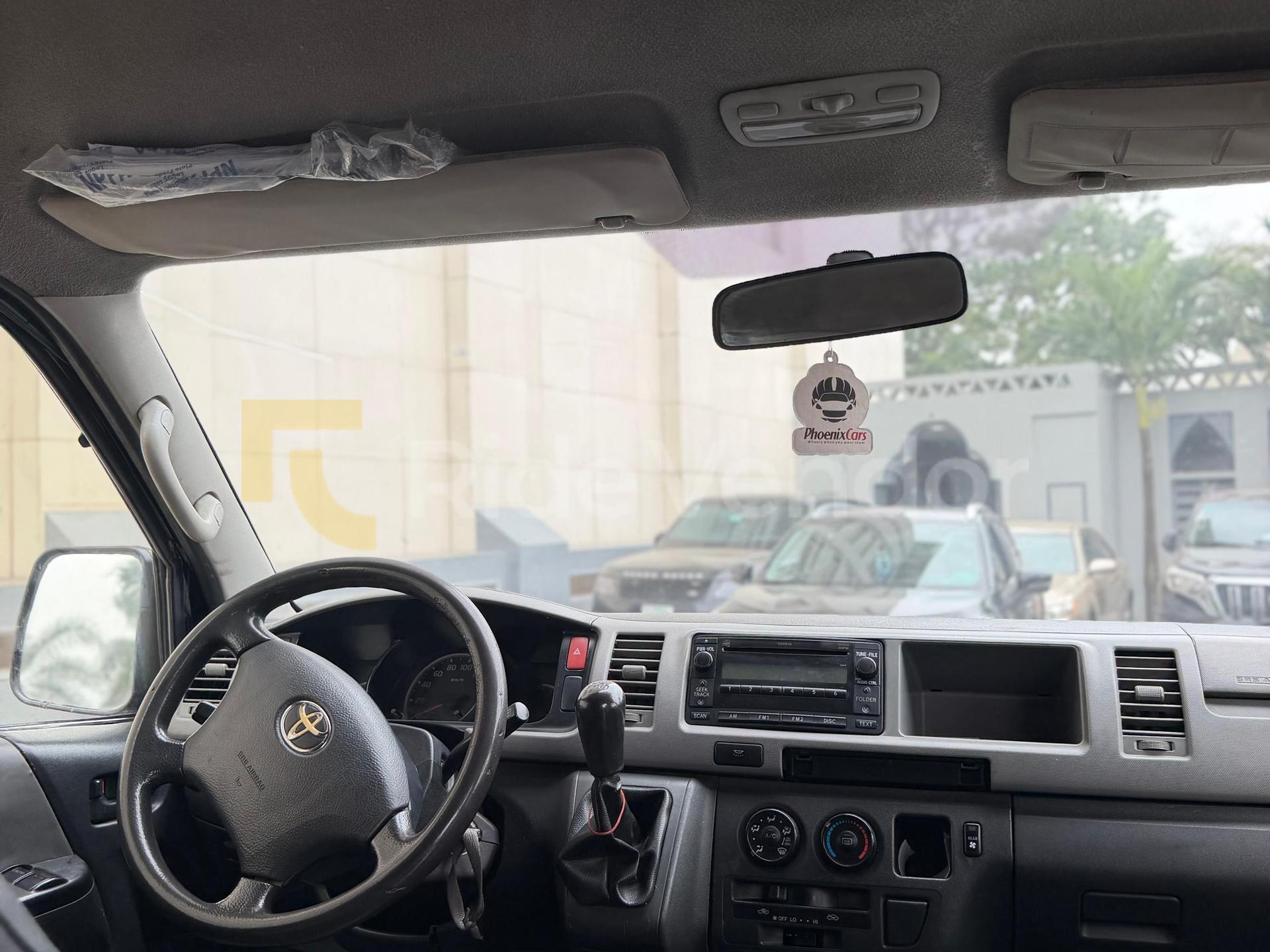 2019 Toyota Hiace High Roof — photo 9