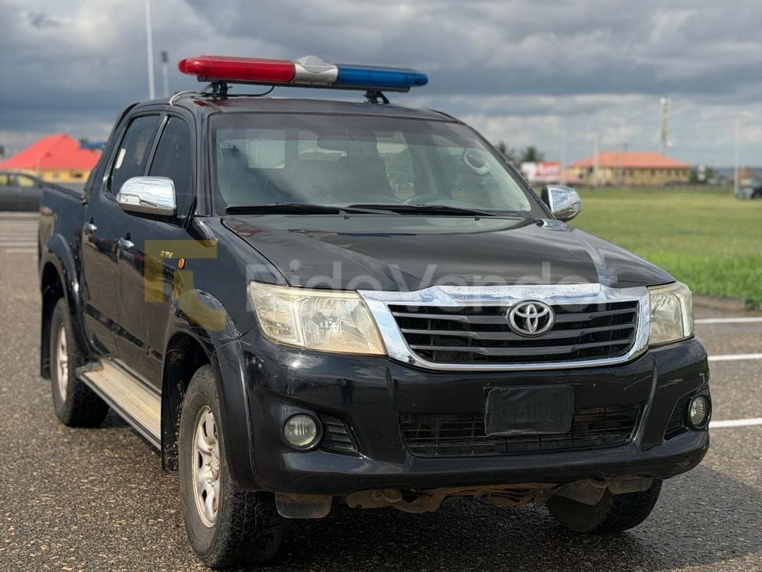 2015 Toyota Hilux SRS — photo 5